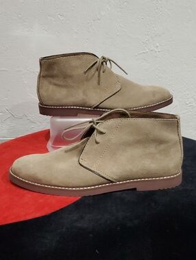 Banana Republic Desert Chukka Boots in Tan Suede